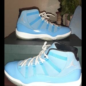 Jordan 11 pantone